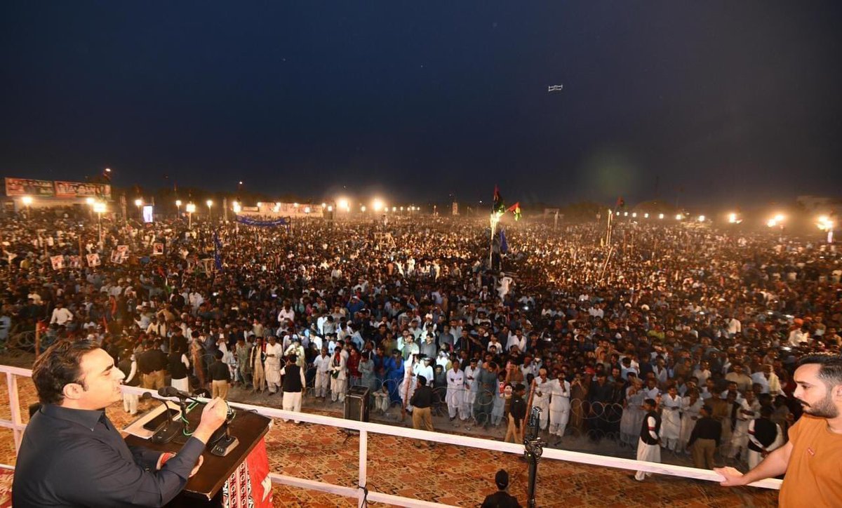 PoonjoM's tweet photo. #Thar @ mithi welcomes our beloved Chairman #PPP @BBhuttoZardari to celebrate #Diwali. 
festival celebration Hindu /muslim jointly event lorgest gethring in the world. #PakistanZindabad #JiyeBhutto
#Bilawal Bhutto https://t.co/aBxBXWjcb0