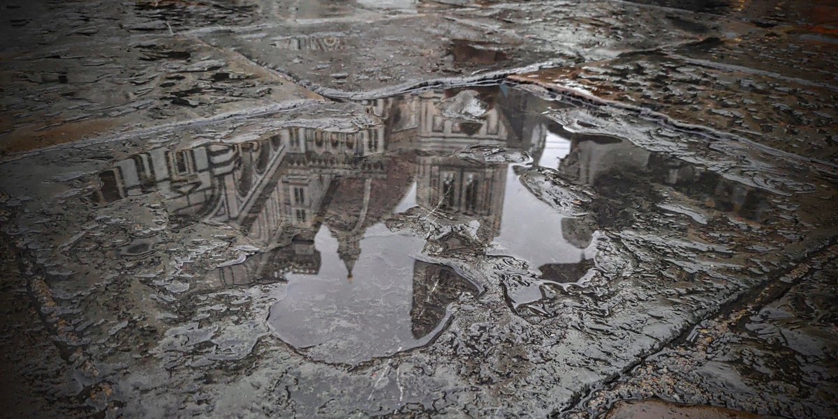 Even the rain can’t hide just how beautiful Florence is. Il Duomo and the bell tower in a puddle #florence