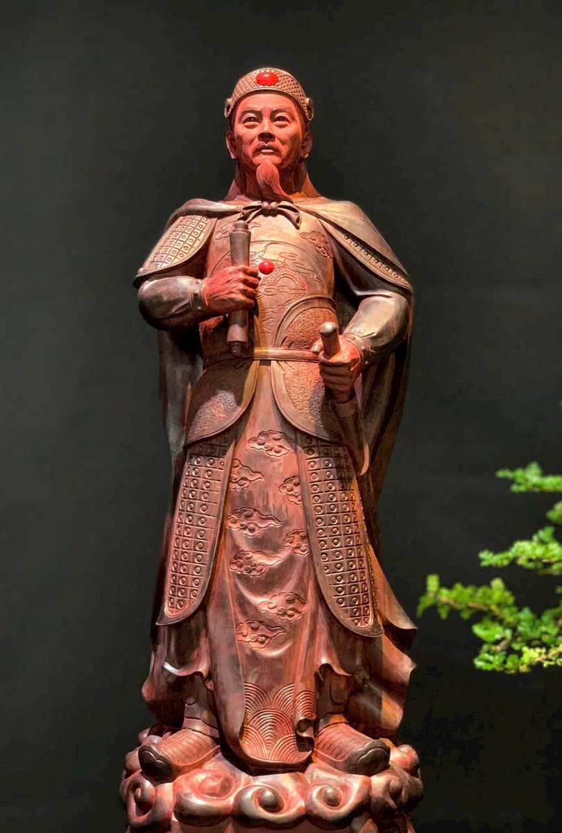 This man defeated the army of Thanh Cat Tu Han three times, an army that had conquered almost all of Europe and Asia .  Ranked 6th in the top 10 best generals in the world !

Trần Quốc Tuấn was a renowned military commander in Vietnamese history. He is famous for his military