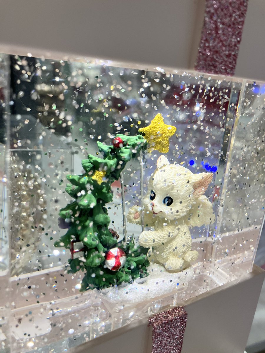 きらきらラメとネコがキュートなスノードーム👼🩷 単三電池orUSB電源で