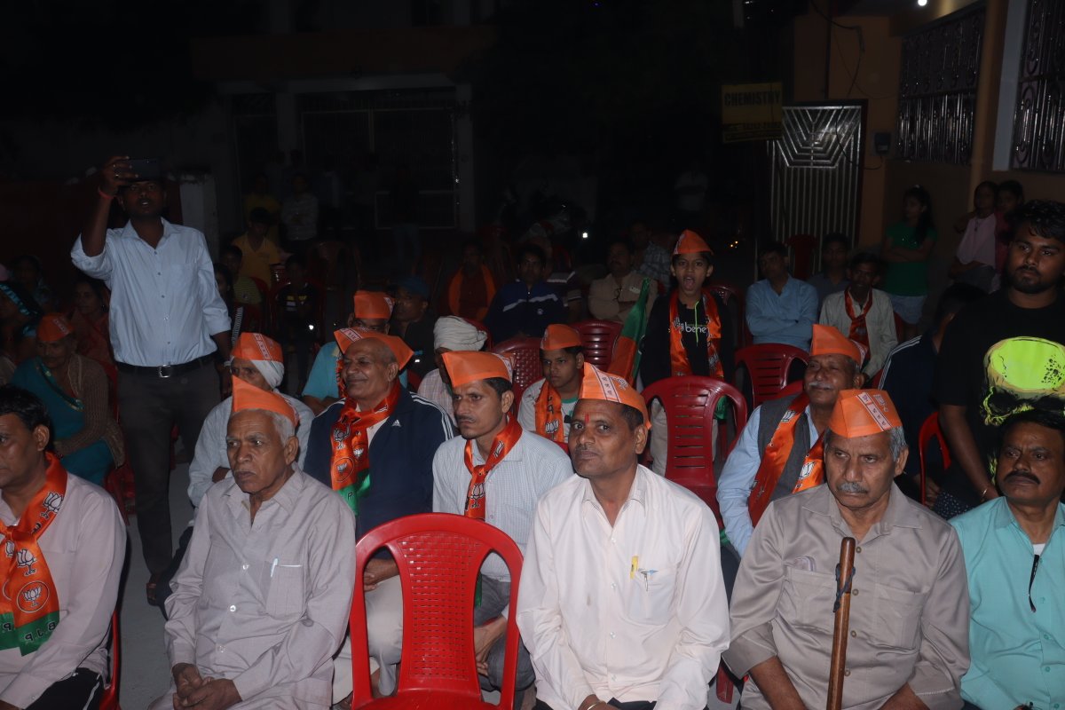 mayasinghbjp's tweet photo. न्यू शंकरपुरी कॉलोनी, पेट्रोल पम्प के पास, गोवर्धन कॉलोनी में पं. दीनदयाल मंण्डल के कार्यकर्ताओं के साथ बैठक |
#bjp #BJP4IND#bjpgwl #bjpmadhyapradesh https://t.co/dSBJ5XJLNS