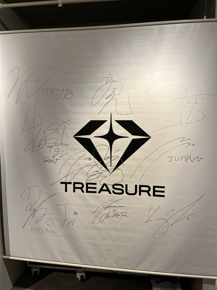 Xr_ppe's tweet photo. 日曜日、何年も陰ながら応援してたTreasureの東京ドームのファンミーティング行ってきた…！
初めてイベントに来たからトゥメのお姉様方ってこんなにも居るのかって自分も感動してしまった https://t.co/upFoFc1gF8