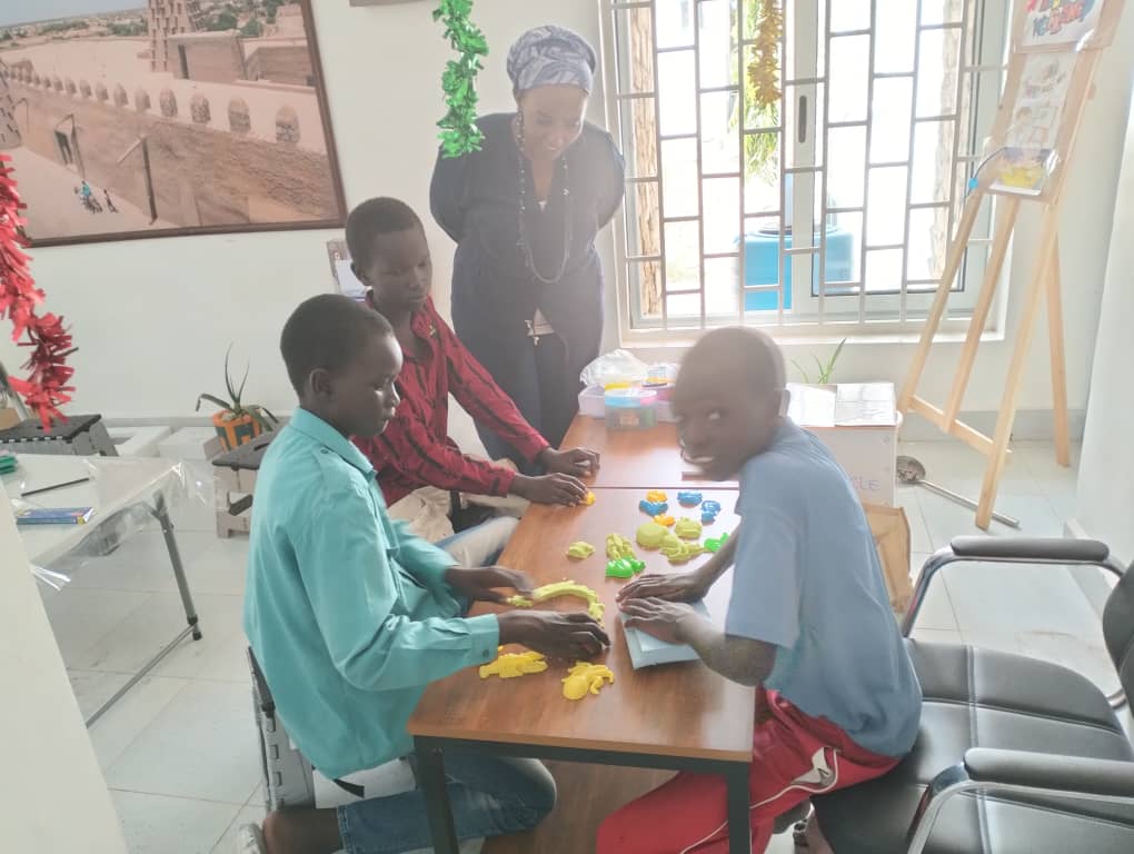 Are you looking for a kids workshop and unsure where to look? Don't be concerned! UniPod has all of your child's requirements addressed, including sketching, modeling, and many more activities. 
This children's program aims to foster their creativity and inventive thinking.