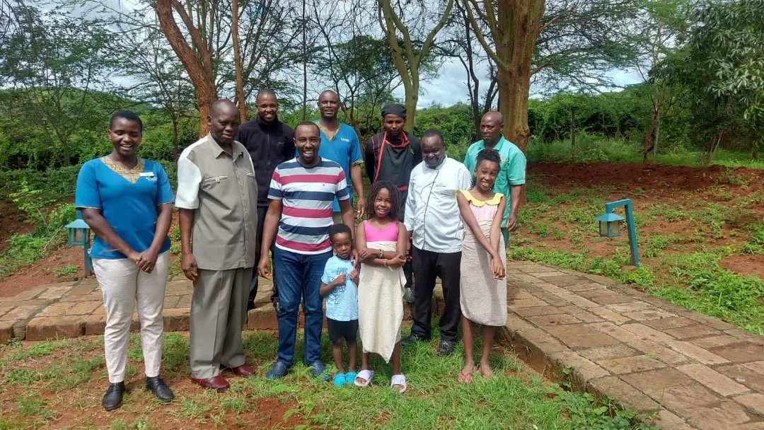 More trees, better planet! 

Yesterday was a special day in the country for the conservation of our environment. Led by our General Manager Mr. Obadiah Otieno, our staff and some in house guests took part in the honorable exercise of planting more trees. 

#naturetuesday