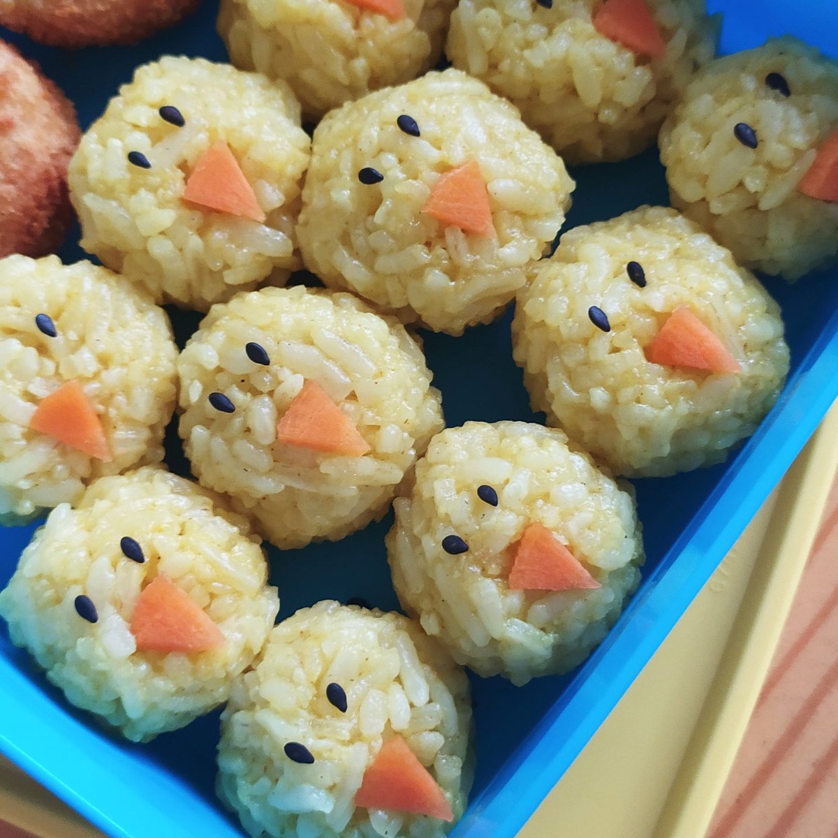 namiAMI's tweet photo. bikin bekal dibentuk lucu biar menarik, semangat &amp; gampang makannya, eh pulang sekolah anak protes, katanya kenapa nasinya bentuk ayam, nata pengennya nasi kuning biasa aja yang disendokin
baaiikklllaaahh. https://t.co/4VbfHXh3sB