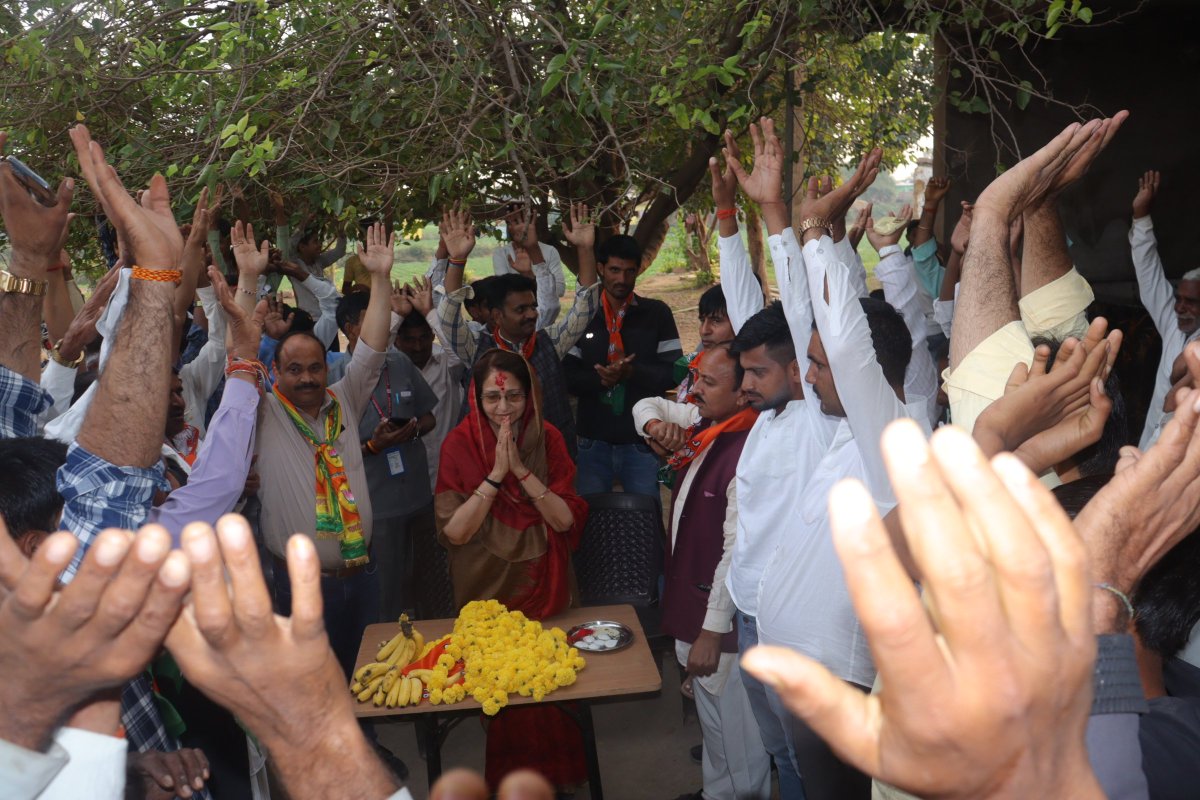 mayasinghbjp's tweet photo. कोठी गॉव, केदारपुर वार्ड-59 में वीर सावरकर मंण्डल के कार्यकर्ताओं एवं आम जनों के साथ बैठक.

#bjp #BJP4IND#bjpgwl #bjpmadhyapradesh https://t.co/TCjCjJyrXm