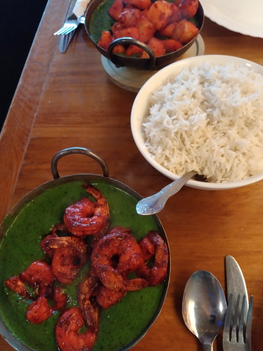 WoodOnWineNZ's tweet image. #Kumars in #Paeroa truly is something special as advertised. 35 years of heritage, all made from scratch, home made tomato pickle to start followed by Saag Aloo and Saag Prawn. Those colours!