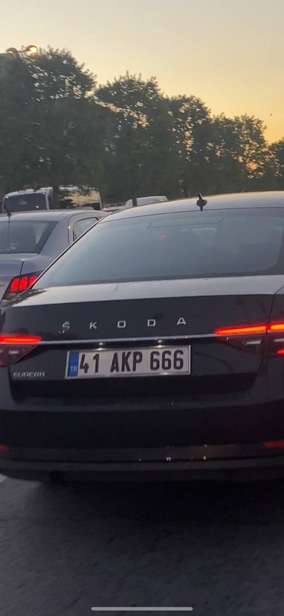 nokta3nokta3's tweet photo. 41 AKP 666 plakalı araç kullanıcısı bu sabah kadın bisiklet sporcusu arkadaşımızı takip ederek, trafik seyir halindeyken #cinseltacizde bulunup videodeki gibi açıkca #mastürbasyon yapmıştır.#akp plakalı bu şahsın yakalanmasını istiyoruz.@EmniyetGM
@akpartiistanbul
@istanbul_EGM https://t.co/E550rSNUhY