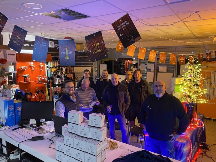 YESSSelectrique's tweet image. 📷 Formation photovoltaïque assurée par Nicolas Bertrand, responsable pôle photovoltaïque Osily Energy DGNE, à nos clients électriciens de notre agence YESSS Epernay (Marne.)
#photovoltaique #epernay #solaire #marne