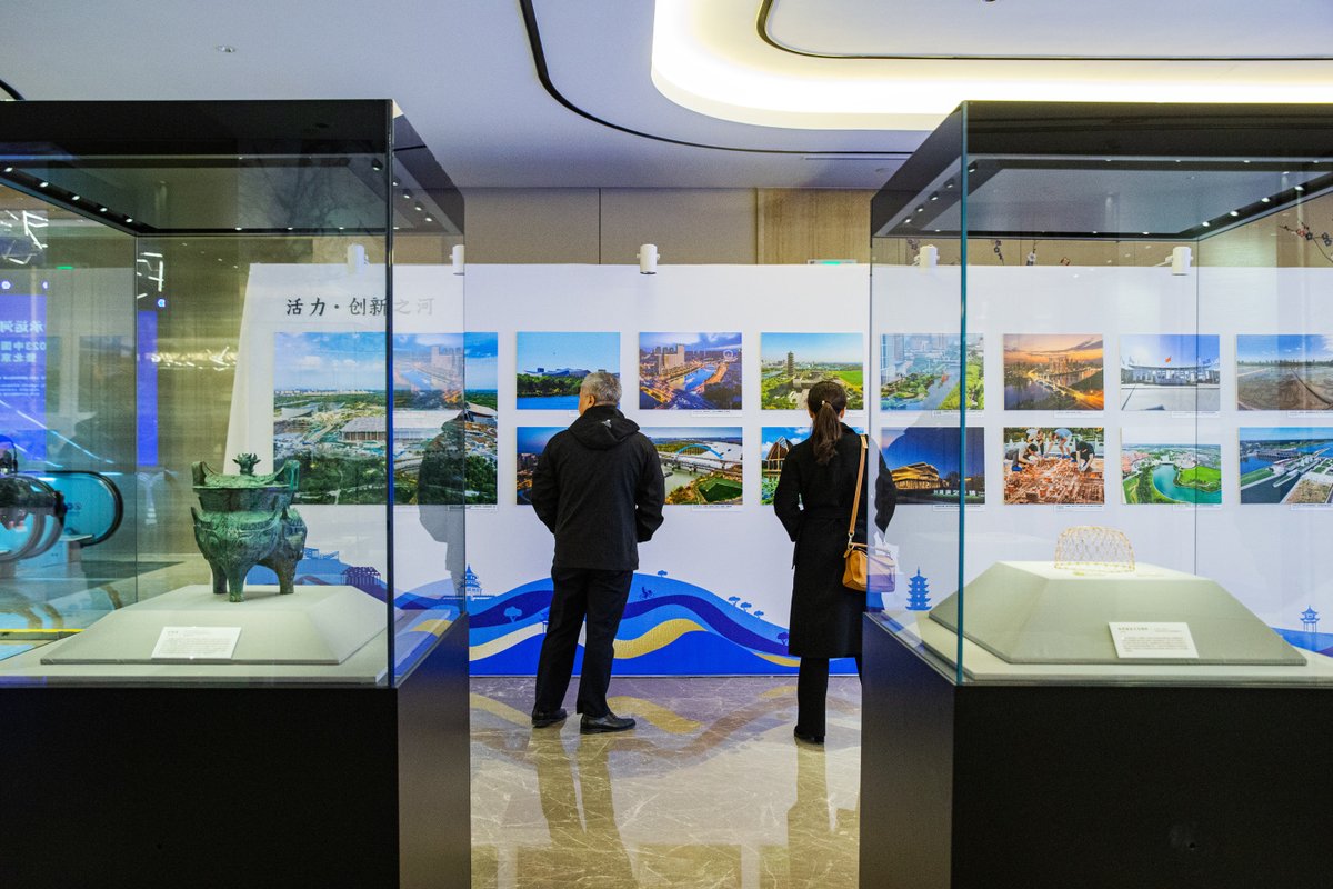 BeijingDiscover's tweet photo. 🎉The 2023 Beijing-Hangzhou Dialogue and Grand Canal Cultural Festival grandly reopened on the banks of the Grand Canal in Tongzhou, Beijing!

🗓: Nov. 13 
📍: Tongzhou, Beijing, along the Grand Canal
#AmazingBeijing #WanderBeijing #InBeijing #GrandCanal https://t.co/UdjFA51Ftx