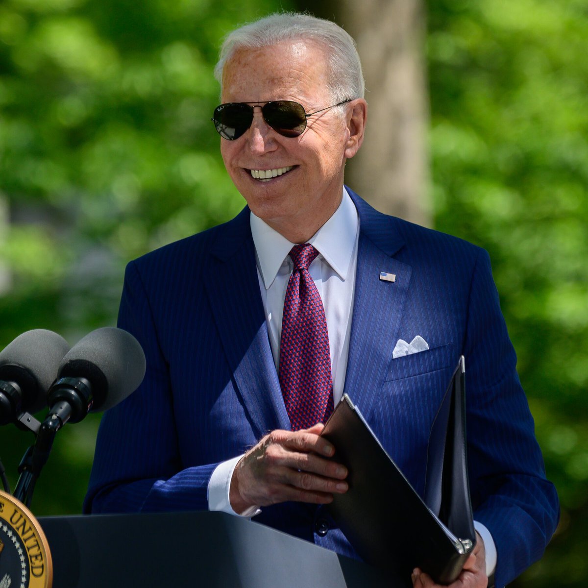 mmpadellan's tweet image. Good morning and Happy Tuesday to everyone who remembers how many financial experts were predicting that we'd be in a deep recession by now,  but instead inflation is still dropping, unemployment is STILL under 4%, and the GDP hit an eye-popping 4.9%.

Thank you President Biden!