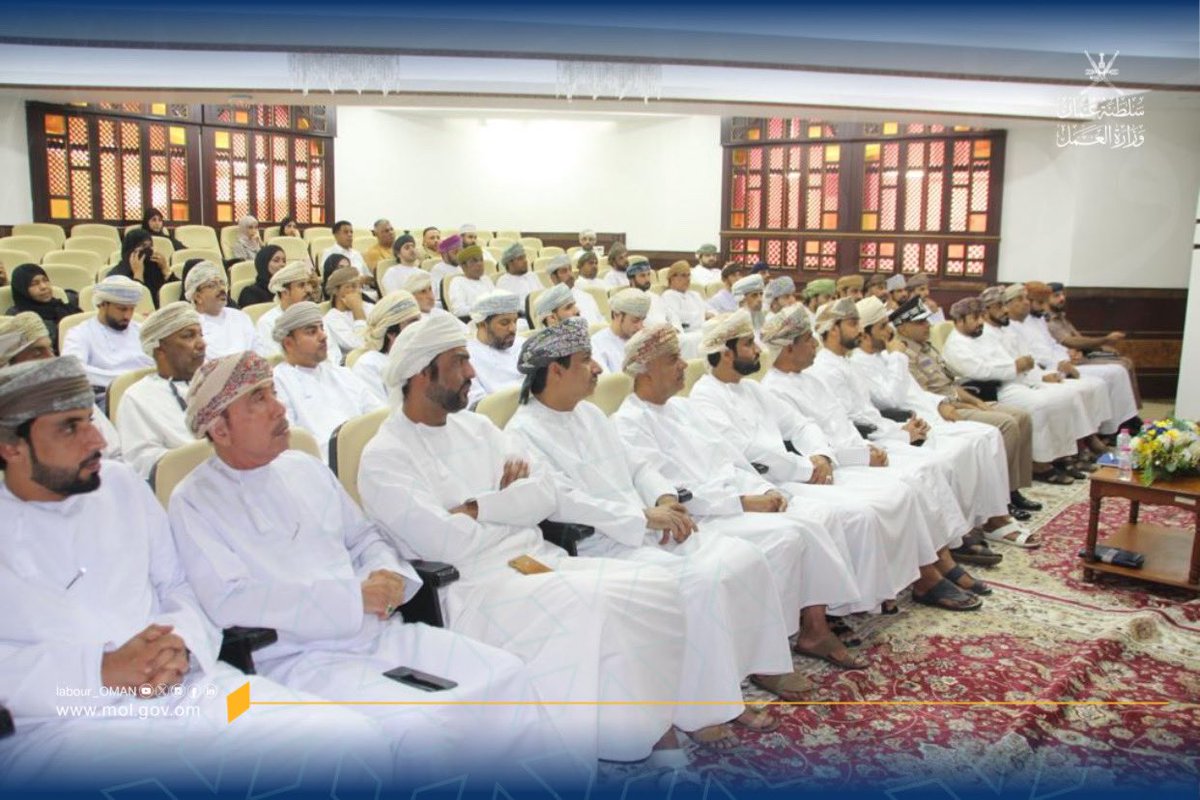 Labour_OMAN's tweet photo. شاركت #وزارة_العمل ممثلة في المديرية العامة للعمل بمحافظة شمال الباطنة في ندوة القطاع السياحي في بالمحافظة بعنوان "حلحلة وتعزيز وتمكين" والتي نظمها فرع غرفة تجارة وصناعة عُمان بشمال الباطنة@OCCI_BN، حيث قدم مدير عام المديرية العامة للعمل بشمال الباطنة ورقة عمل حول قانون العمل ودوره في تحسين نسبة العاملين في القطاع السياحي بمحافظة شمال الباطنة وكما قدم مدير دائرة العمل بالمدينة الصناعية بصحار ورقة أخرى حول مؤشرات القوى العاملة في المحافظة في القطاع السياحي.