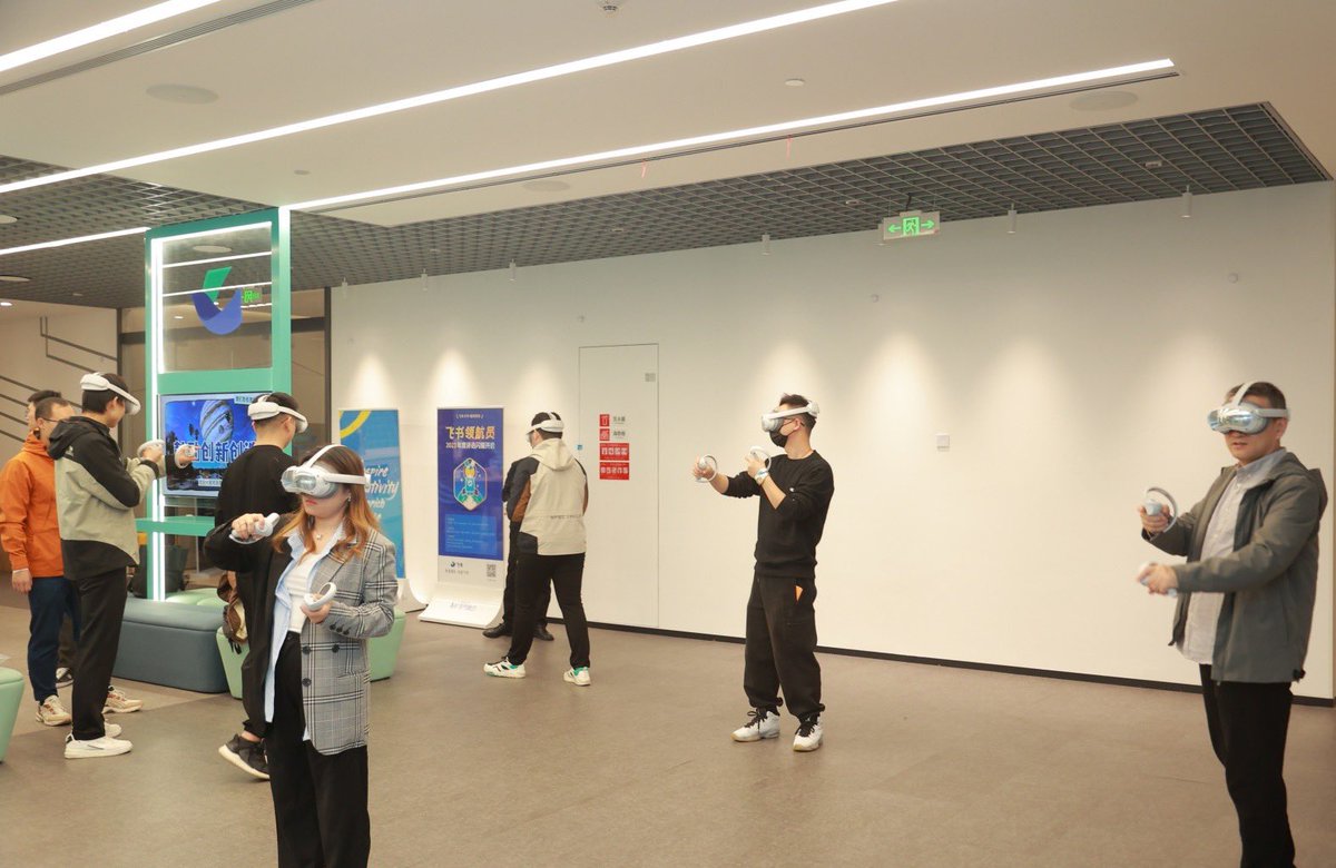 Moonseer_VR's tweet photo. Attended a business seminar by @PICOXR explore their enterprise support. Impressed by the MR VST and excited about the potential for more large scale free-roaming VR/MR content. #VirtualReality #MixedReality https://t.co/uRa24lZlcS