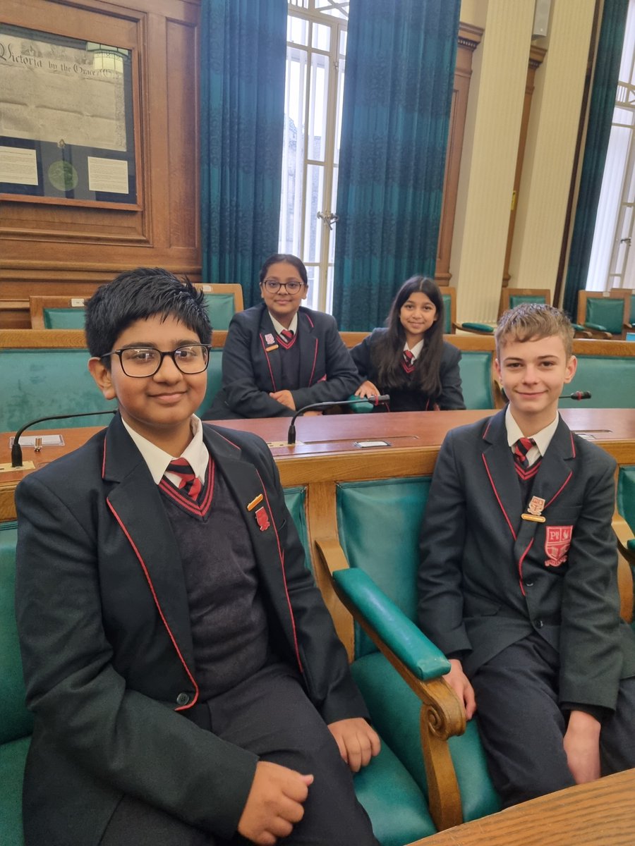 PleckgateHigh's tweet photo. ☮️An Interfaith Forum was held in the Council Chambers on Monday. Pupils gave an introduction about their faith & responded to questions from the audience.
👏At this event, Yusra, Khadijah, Daniel, & Umair, our Anne Frank ambassadors, represented our school.
#PleckgateHigh https://t.co/jvPCKmtFIm