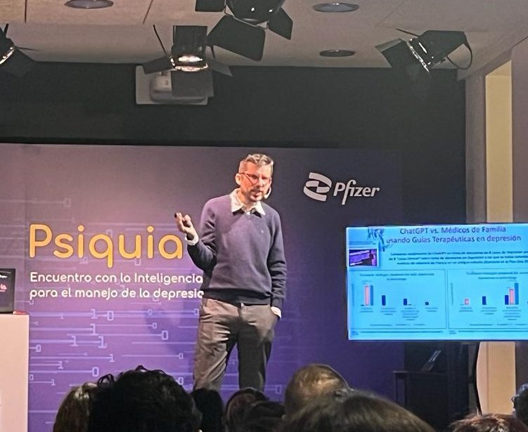 Ayer, debatiendo sobre las posibilidades y riesgos de la iA en Psiquiatría. Nos quitará el empleo a los médicos o nos dará más tiempo para que hagamos lo realmente importante: cuidar a las personas... ¿Qué pastilla escoges tú: la azul o la roja?