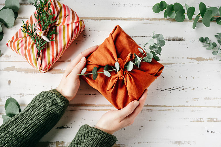 Hoher Energiebedarf, Abfalltonnen voller Geschenkpapier – für die Umwelt sind die Weihnachtstage ein Stresstest. Wie lässt sich nachhaltiger feiern &amp; schenken? Diskutiert mit beim #HerrenhausenXchange, 28. Nov, 18 Uhr im #aufhof Hannover. #ideenfuermorgen
volkswagenstiftung.de/de/veranstaltu…