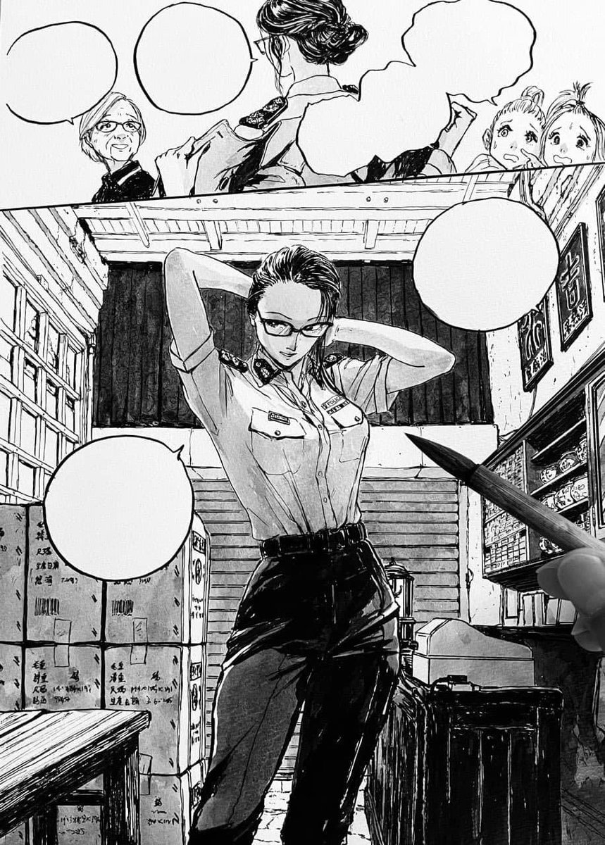 第三巻を執筆中。 龍子が警官に変装したり 作業員に変装したりするから 描いてて大変だけど面白いな。