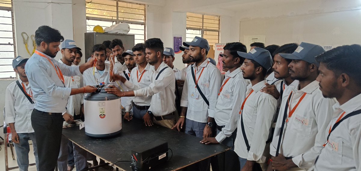 Uttar Pradesh Skill Development Mission connecting youth with skills Make a career in the Power sector #UPSDM is providing training in Job role: Electrician Domestic Solutions Training time: 350 hours.⏳