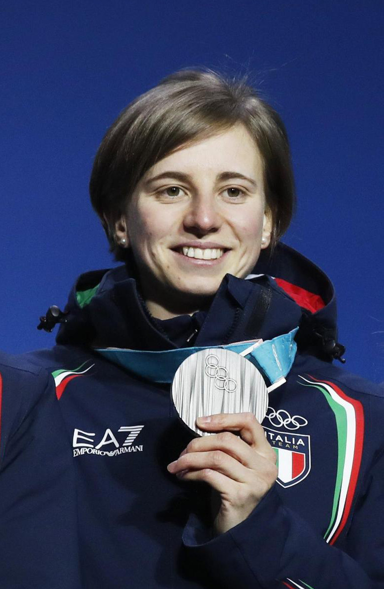 Coninews's tweet image. ⛸️ Per due volte sul podio olimpico nella staffetta di short track…

🥉 a #Sochi2014
🥈 a #PyeongChang2018

Buon compleanno a Lucia Peretti! 🎂

#14novembre #HappyBday @fisg_it