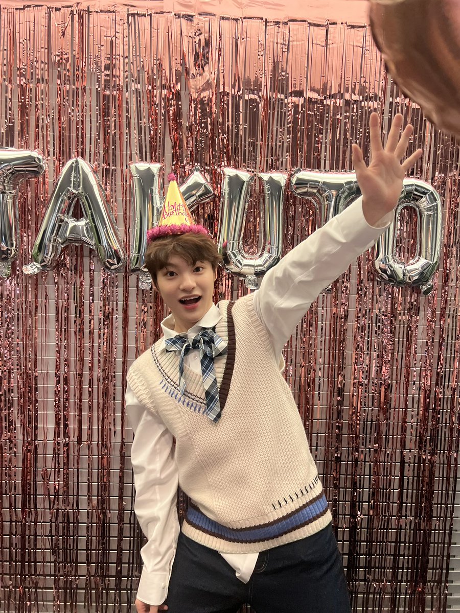 TOZ_YYent's tweet photo. [#TAKUTO]

最高の誕生日🎂💖
진짜 행복해요💞✨
因みに今日は埼玉県民の日だそうです！！

#TOZ #タクト https://t.co/75fViPl8s5