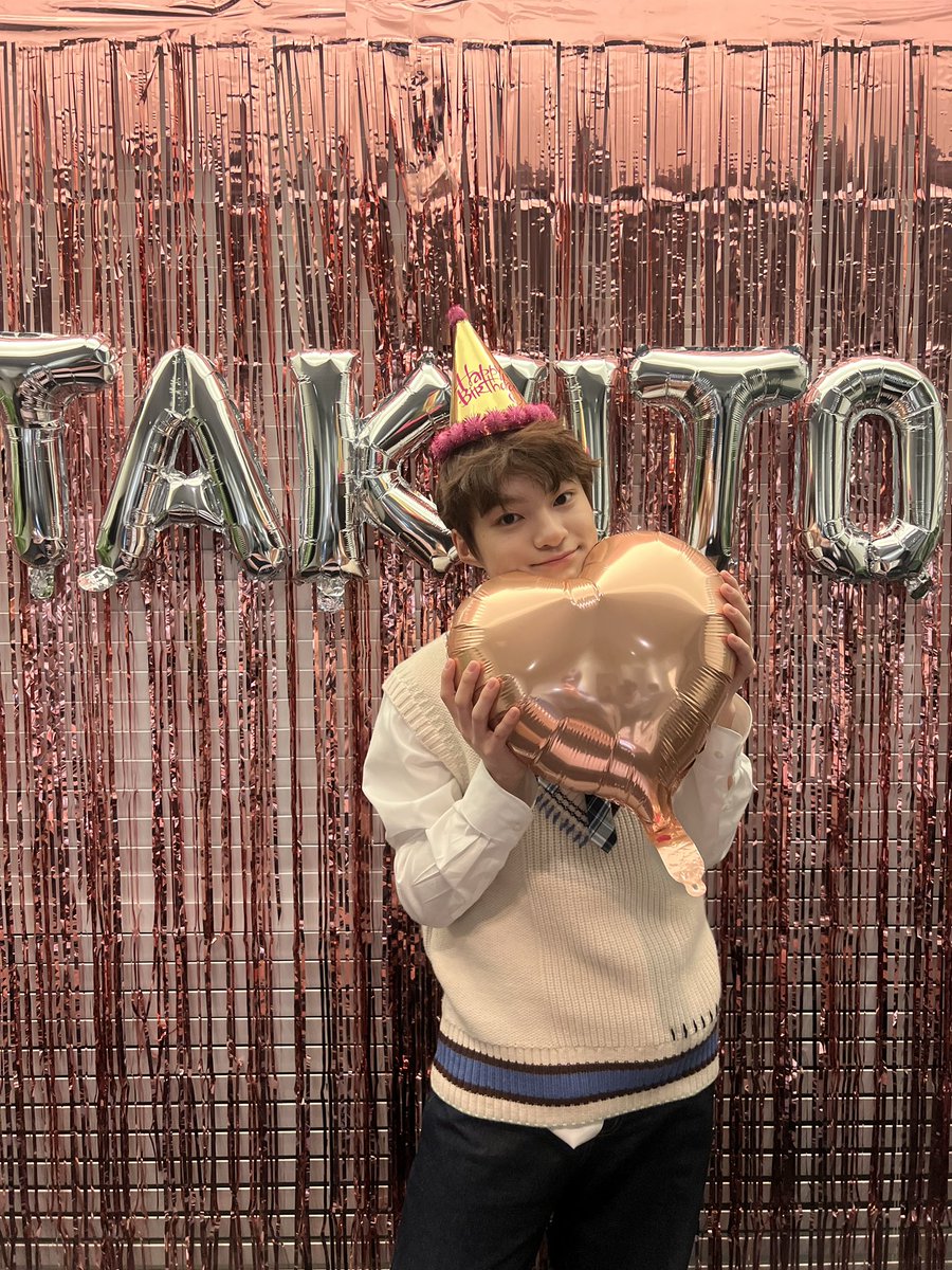 TOZ_YYent's tweet photo. [#TAKUTO]

最高の誕生日🎂💖
진짜 행복해요💞✨
因みに今日は埼玉県民の日だそうです！！

#TOZ #タクト https://t.co/75fViPl8s5