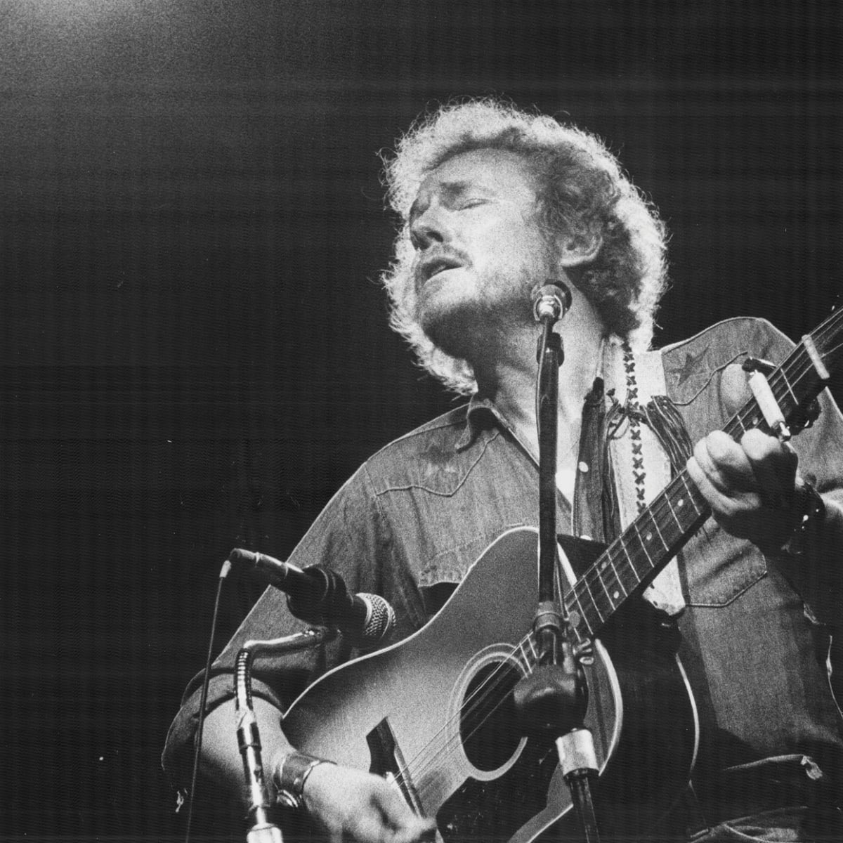 StephenFoz's tweet photo. Canadian music great #GordonLightfoot is Live At Lunchtime on my @TheRadCaroline show today. At 1pm hear three songs performed on stage at @MontreuxJazz in 1976. #648AM @floatingwrecord https://t.co/fhEfqZtoHg