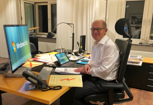 Von wegen Neuland: Heute haben wir alle Regierungscomputer mit dem neuen System "Windows Vista" ausgestattet!