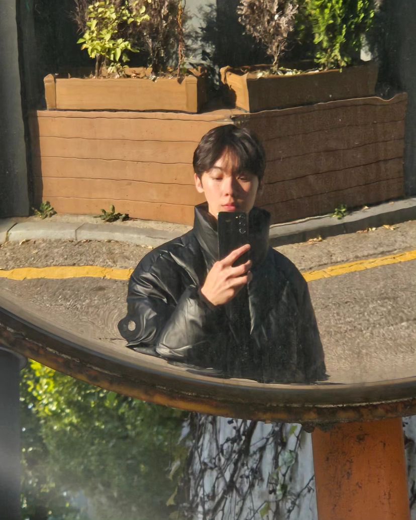 Sanha_TH's tweet photo. [PIC] IG : ddana_yoon 

กลิ่นอายของฤดูหนาว

#아스트로
#윤산하 @offclASTRO https://t.co/XIkmJLzca8