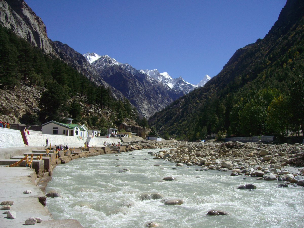 Discover the geographic enigma of the Bhagirathi River! Our latest blog post navigates from the Gangotri Glacier to the confluence at Devprayag, unraveling the natural wonders along the way.#BhagirathiRiver #GeographicWonders #HimalayanJourney
wheredo.info/where-is-the-b…