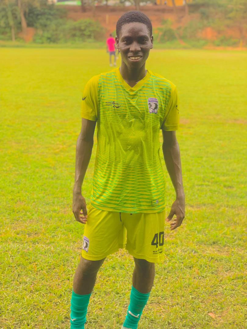 Vinyl_Tong's tweet image. Name: Manuel Paa Kwesi Zari
D.O.B: 15th November, 2006
Club: Bechem United
Position: CM 
Height:1.65
Foot: Ambidextrous
Nationality: 🇬🇭

Zari stands out as an ambidextrous central midfielder, showcasing exceptional composure and intelligence on the ball. His calm demeanor…