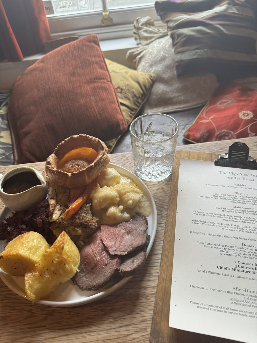 Our Sunday Roasts is coming up at the Pigs Nose!

Delicious Springfield Topside of Beef roasted overnight &amp; Roast Lamb! All roasts come with seasonal veg, cauliflower cheese, Yorkshire puddings and a rich gravy!

Booking is essential via our website pigsnoseinn.co.uk/book
