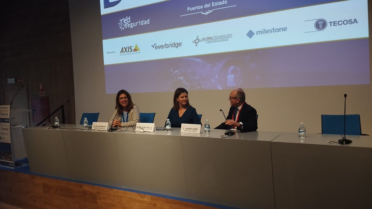 Comienza la VI Conferencia Sectorial de Seguridad en #Puertos con la inauguración de Ana Borredá, <a href="/Fund_Borreda/">Fundación Borredá</a>, María José Rallo del Olmo,  @mitmagob, y Javier Gese, <a href="/PuertosEstado/">Puertos del Estado</a>. Este año se analizará  la situación actual de la seguridad en el sistema portuario 🛳 🚢 ⛴