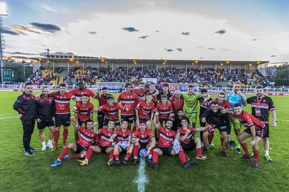 Velarde_CF's tweet photo. ⏳️💭 Hace 1 año de un día mágico.. 
💯 Recordamos nuestra participación en la primera ronda de la Copa del Rey 2022/23 frente al Sevilla FC 
#VamosVELARDE | #SoyVELARDISTA ❤️🖤 https://t.co/DSOUNlnGqG