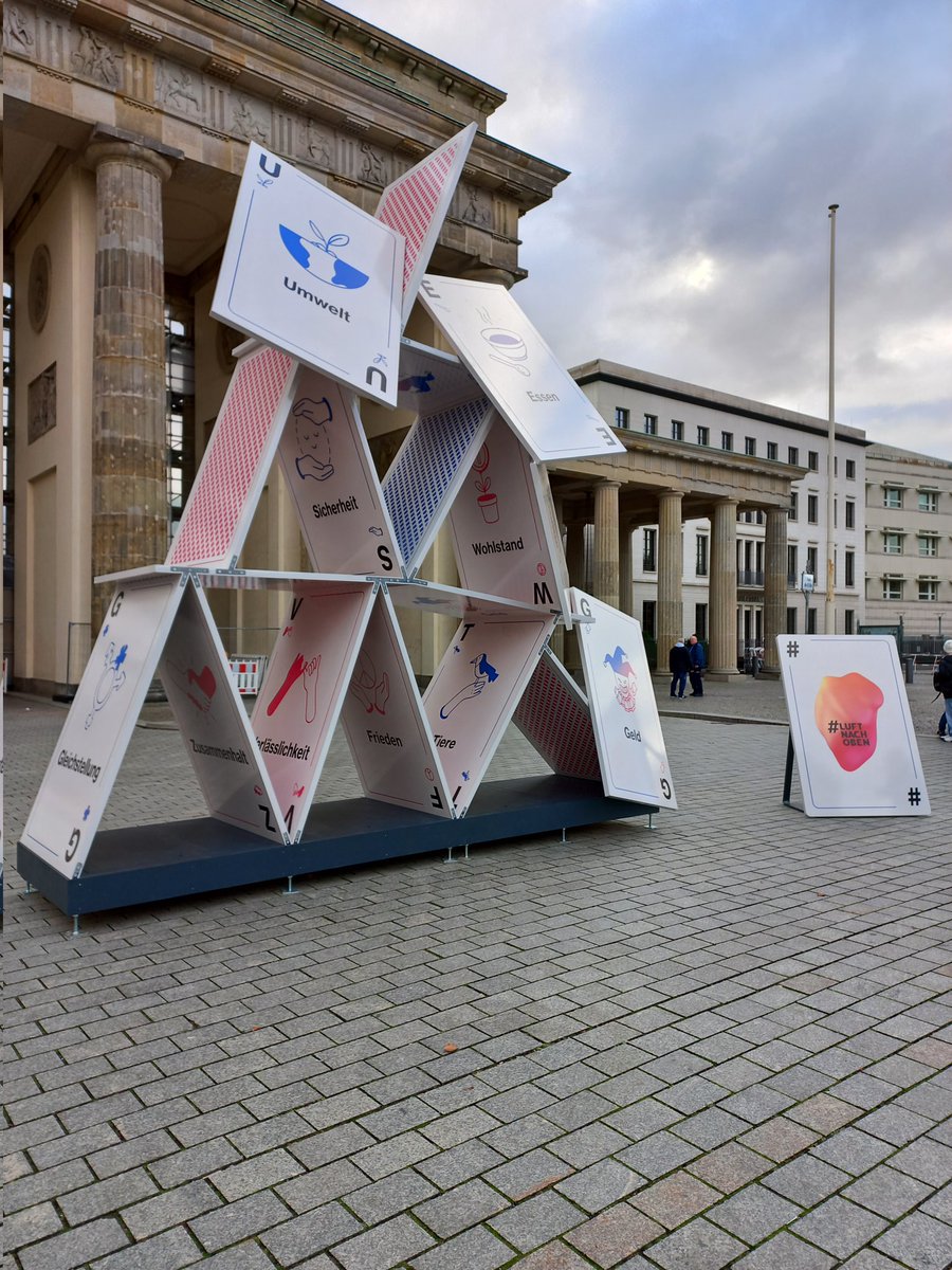 In 2 Tagen findet die Bereinigungssitzung im #Bundestag statt. Jetzt ist #KeineZeitfürKürzungen bei Humanitärer Hilfe &amp; Entwicklung. Da ist #Luftnachoben. Darauf machen wir mit zahlteichen NGOs heute aufmerksam <a href="/Oxfam_DE/">Oxfam Deutschland</a>