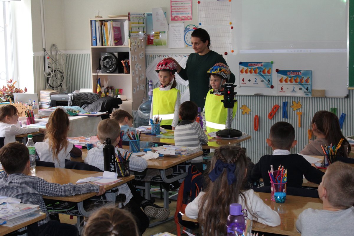 MRSMoldova's tweet photo. #ACM teaching children essential #RoadSafetyRules, helping them avoid accidents & injuries. They learnt about #roadrisks, #pedestrian & #bicycle #safety, collaborating with parents & authorities. #Durlesti #Moldova @fia @FIAFdn @EASSTransport @SR4Schools @OEAMTC @RoadSafetyNGOs https://t.co/SqFDMQGama