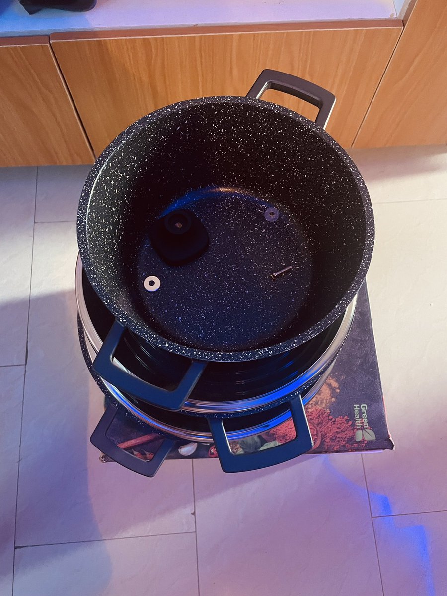 lollypeezle's tweet photo. Last week, I kept buying orishirishi for myself until my wife angrily faced me like “won’t you buy anything for me too?

So I went to buy her this 5-set high class Granite Alloy Aluminium turbocharger Ceramic-coated pots so my Sunday Jollof can come out better. What a husband 🙌 https://t.co/yvr6qNNDMg