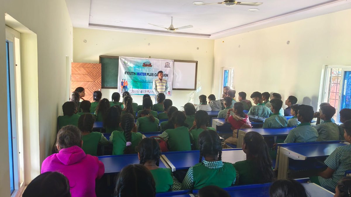 SouthSova's tweet photo. To celebrate Children's Day,Radio Dhimsa has organized a session at Lauriguda School to connect with its youngest listeners.The goal was to share content that matches the interests and curiosity of the children,making it a memorable &amp;enjoyable experience for every child tuning in https://t.co/FpuUCJLIVh