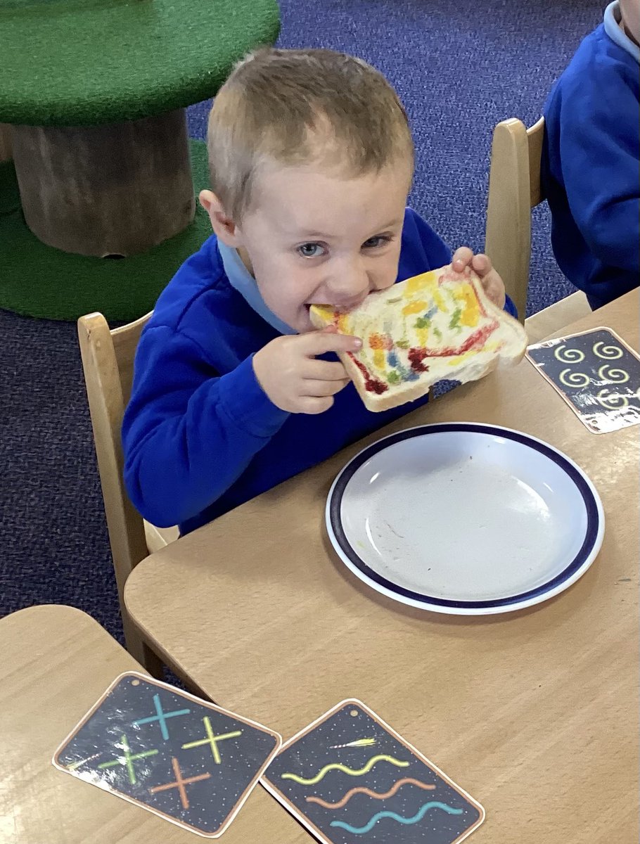 BedfordYearRec's tweet photo. Bonfire toast! We loved using food colouring to paint firework patterns on our toast……and we loved eating it even more! @BedfordPrimary @SouthportLTrust https://t.co/HowlYvCCzD