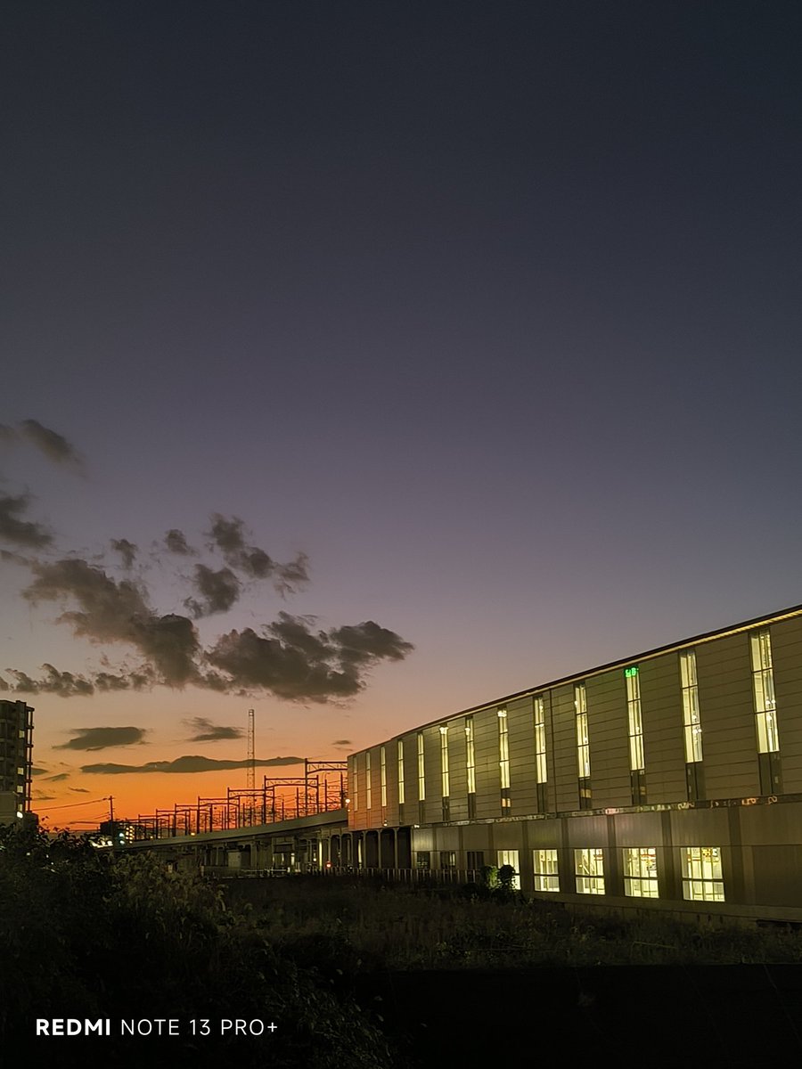 WerthLeon1's tweet photo. 夕方から夜へ
#Redmi #Note13Pro+
#Galaxy #S22 https://t.co/t52SqU7EpL