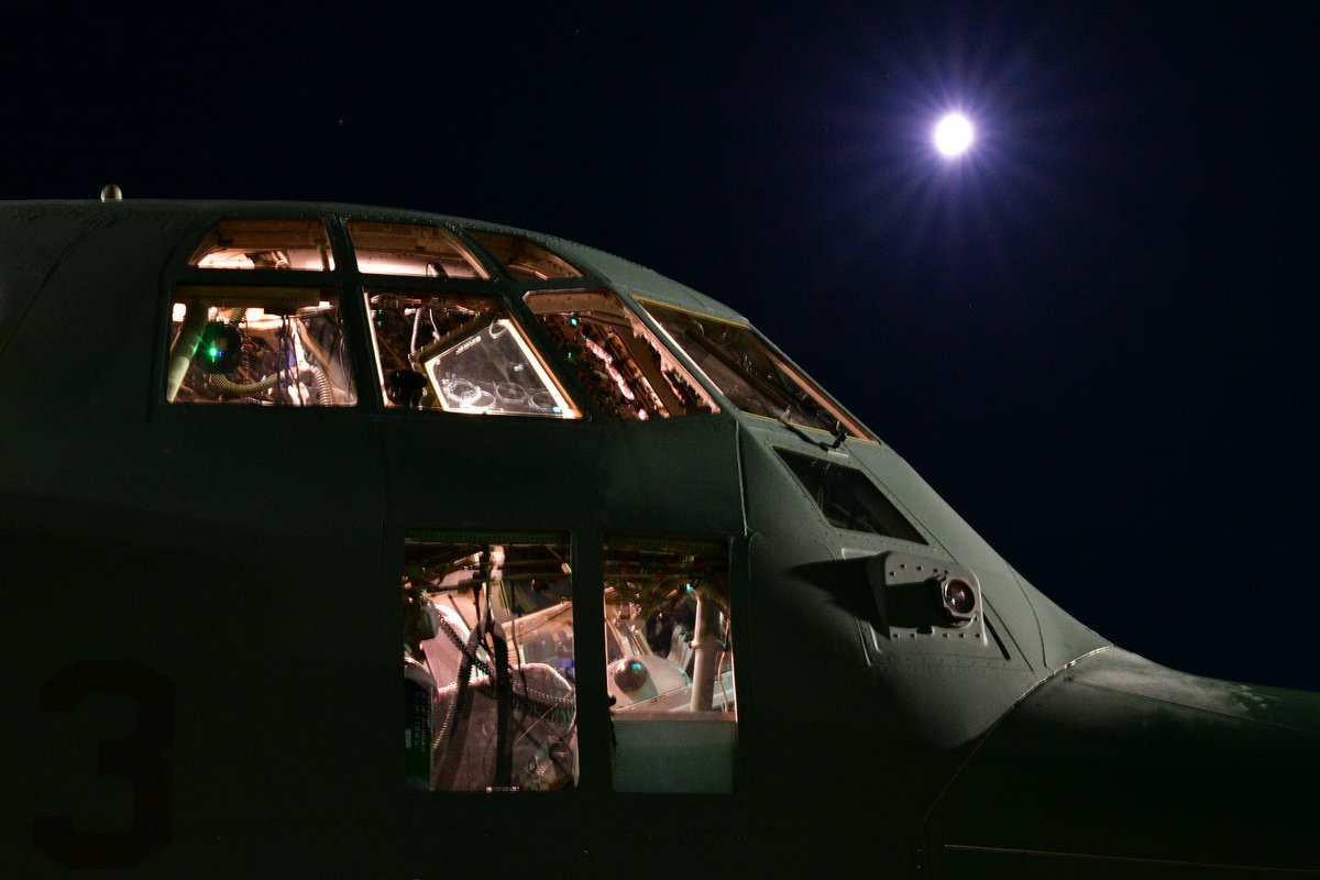 komaki_airbase's tweet photo. ＼皆様！こんばんハーク ！！／

フォロワー達成プレゼント企画の〆切迫る！！

締切日：11月16日（木）

皆様の応募お待ちしております

#こんばんハークって？
#コマキンヨウビ
#KOMAワンッ
#コマサンベース
#に続き新造語誕生！！
#皆様のお好きに
#使って下さい https://t.co/1g50IPLSNv