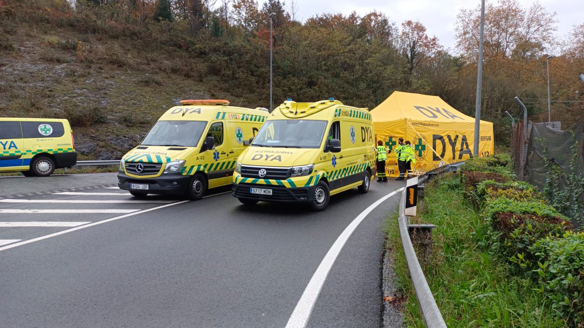 DYAMalaga's tweet photo. Un años más 4 de nuestros voluntarios se han desplazado hasta San Sebastian para ayudar en el dispositivo sanitario de la media maratón de Behobia a los compañeros de @DYAGipuzkoa 
Muchas gracias por seguir contando con nosotros y por vuestra hospitalidad.
#DYA #Behovia https://t.co/mtBz4griV8