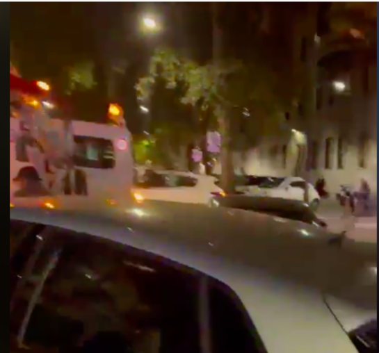 vaielettrico's tweet image. Il più cliccato su @vaielettrico /E alla fine arrivò il carroattrezzi per un&apos;auto parcheggiata abusivamente davanti alla ricarica. Il n.1 di A2A E-Mobility, Pressi, posta un #Video  che documenta la (rara) rimozione. Con un commento sorprendente...⬇️
vaielettrico.it/e-alla-fine-ar…