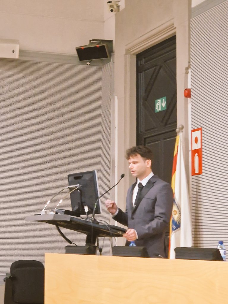 BcnVih's tweet photo. 🎓 El Dr. Inciarte presentando su tesis "Assessment of different post-exposure prophylaxis regimens for prevention of #HIV infection in exposed individuals” en @UniBarcelona #CampusClínic 
 👏 ¡¡¡Excelente trabajo Alexy!!! 👏 #VIH #PVIH #CalidadVIHda #ICMID #SomCLÍNIC #PhD https://t.co/xdzKs2zeCJ