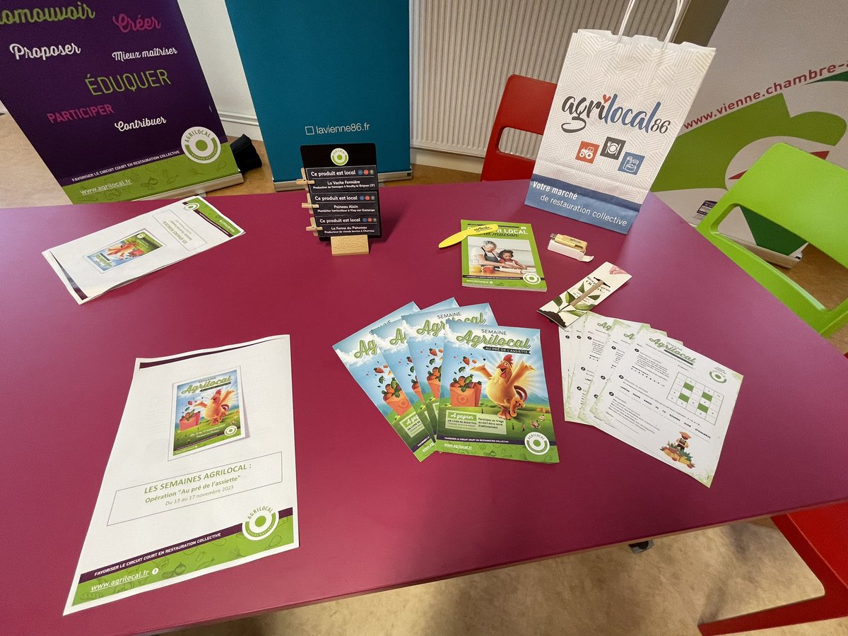 departement86's tweet photo. Présentation de l’opération ''Au pré de l’assiette'' dans le cadre de la semaine #Agrilocal au collège George Sand à #Châtellerault.
▶️ Cette semaine plus de 13 500 élèves vont déguster des produits de la #Vienne dans les collèges du département.
#circuitscourts https://t.co/j6QoKCAp9E