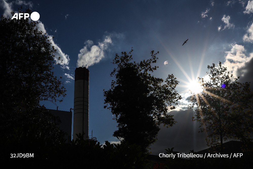 🌍 Les engagements climatiques actuels des pays mènent à seulement 2% de baisse des émissions mondiales en 2030 par rapport à 2019, au lieu des 43% préconisés par les climatologues pour espérer limiter le réchauffement à 1,5°C, alerte l'ONU Climat, à 2 semaines de la COP28 #AFP