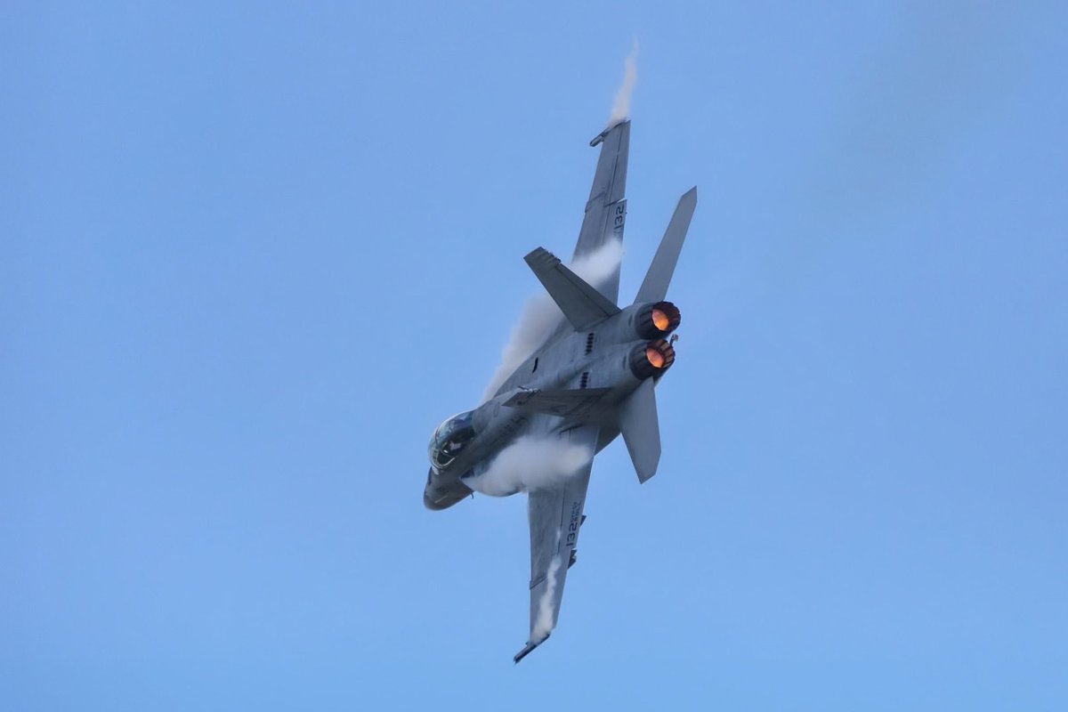 PilotFun101's tweet image. Let’s go! What a awesome picture! #PilotFun101 #AviationIsAwesome