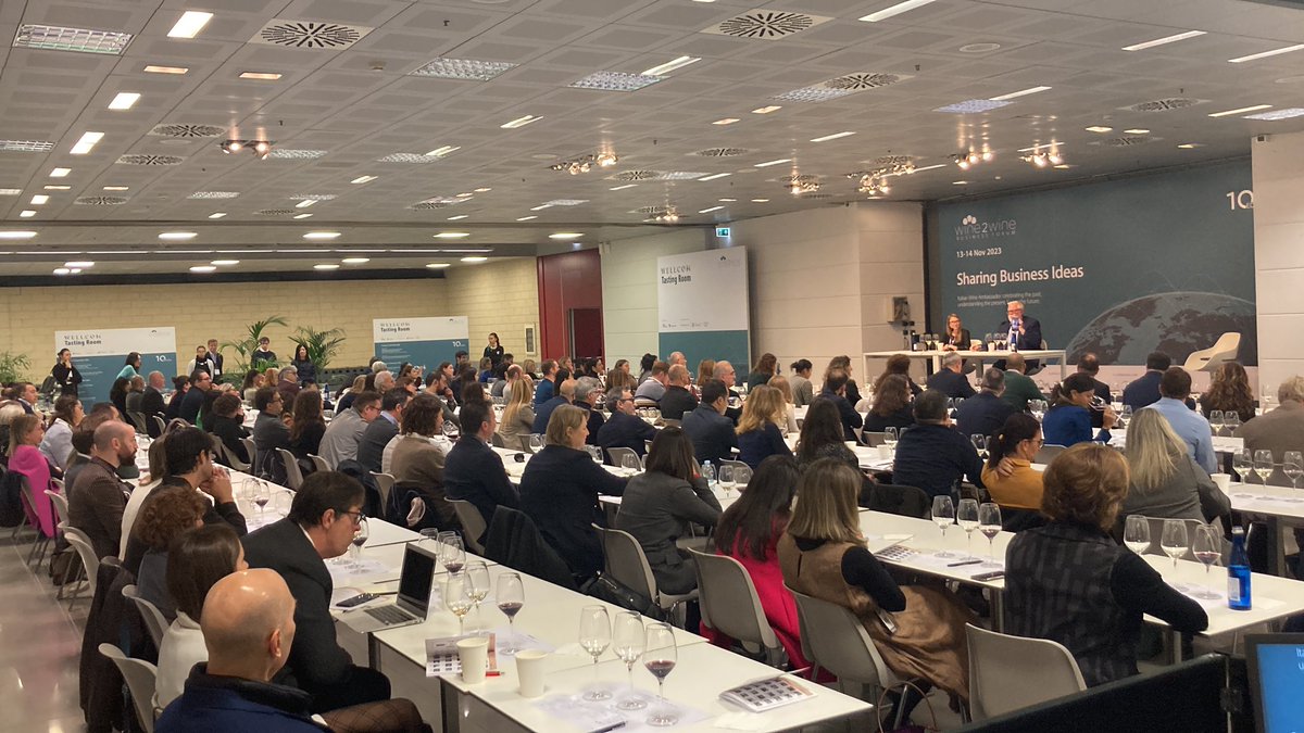 wine2wineVerona's tweet photo. “A 96 #lambrusco is not the same as a 96 #barolo.” Jeff Porter on the importance of judging a wine based on its specific category. #liveblogging from #wine2wine2023, Well Com #tastingroom. https://t.co/frWUojw8IU