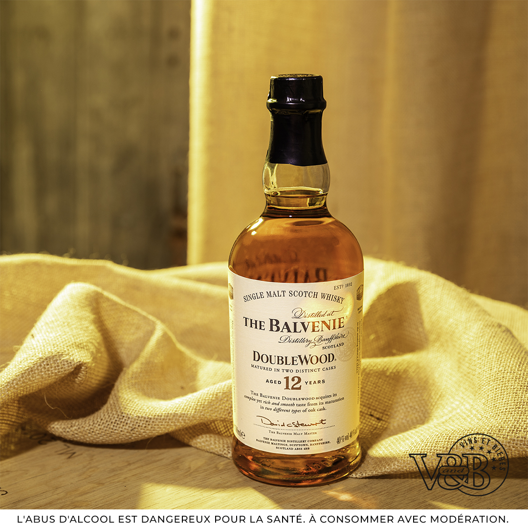 Un peu de gourmandise au coin du feu, ça vous dit ? 🔥 Dégustez le whisky écossais 🏴󠁧󠁢󠁳󠁣󠁴󠁿 : The Balvenie DoubleWood 12 ans. Décrit comme "le plus rond et moelleux des malts" 🥃, il s'accompagne très bien d'un petit carré de chocolat ! 🍫

👉bit.ly/balvenie-doubl…