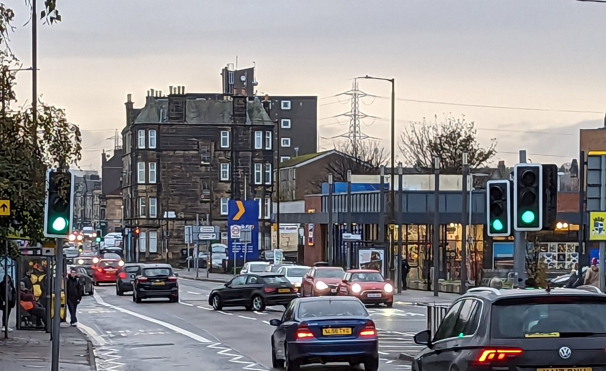 Panopaea's tweet photo. Checked Portobello High Street by Kwik Fit after @BBCRadioScot said it was impassable due to flooding this morning. No sign of even a puddle...confused? #gms #traffic https://t.co/p31RAa2Liu