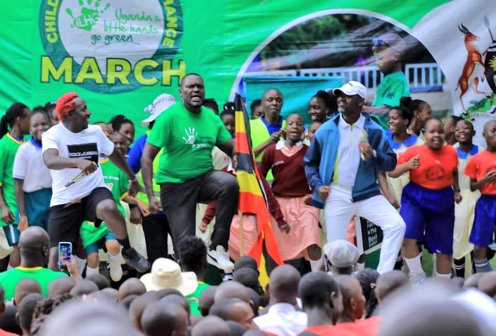 LilHandsGoGreen's tweet photo. Rt. Hon. @Thomas_Tayebwa renowned for his unmatched dancing skills, captivated children with supersonic moves at the Children's #ClimateChangeMarch23, delighting them with engaging interactions. #GoGreenUg
@JosephMasembe1 @CedricNdilima @BrendaAkia @DuncanAbigaba https://t.co/VtQNYAbTPL